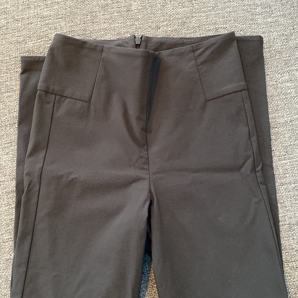 Like New Condition! Athleta Slim Wander Pant in Arbor Olive, Size 2 - Picture 3 of 7